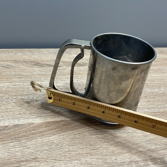 Vintage Flour Sifter Metal 2 Cup - Picture 5 of 7